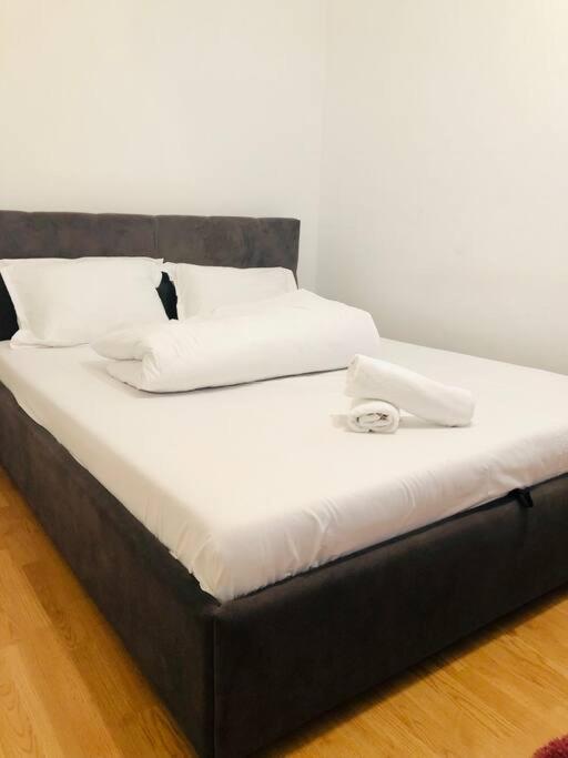 Apt Near Spitalul Judetean, Need Lr14