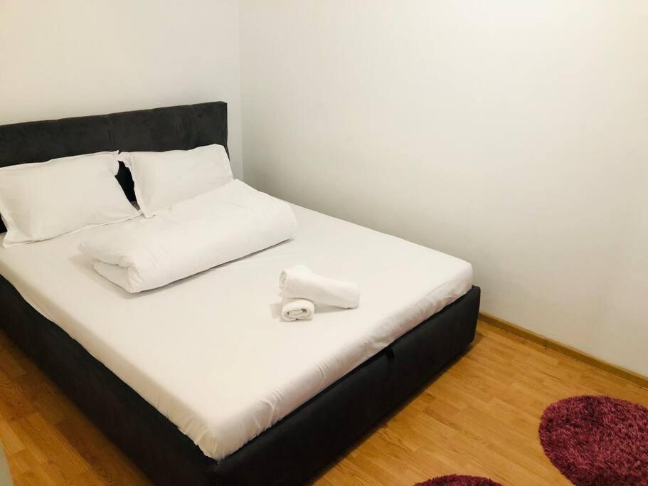 Apartment Apt Near Spitalul Judetean, Need Lr14 *