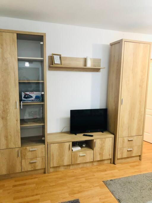 Apt Near Spitalul Judetean, Need Lr14 *