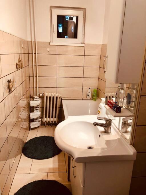 Apartment Apt Near Spitalul Judetean, Need Lr14 *