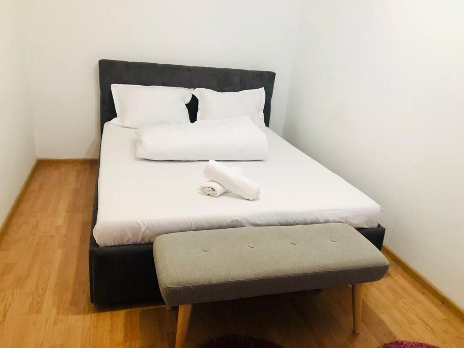 Apartment Apt Near Spitalul Judetean, Need Lr14