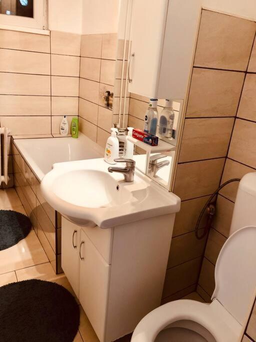 Apt Near Spitalul Judetean, Need Lr14