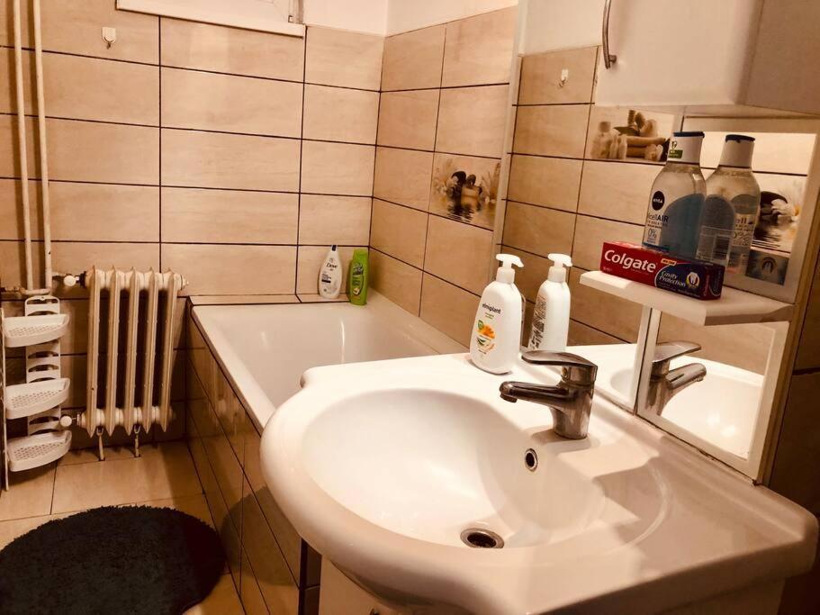 Apt Near Spitalul Judetean, Need Lr14