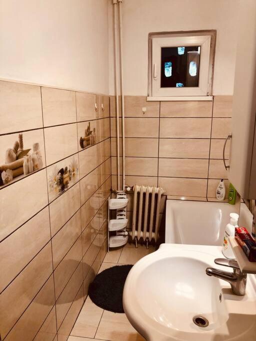 Apt Near Spitalul Judetean, Need Lr14 *
