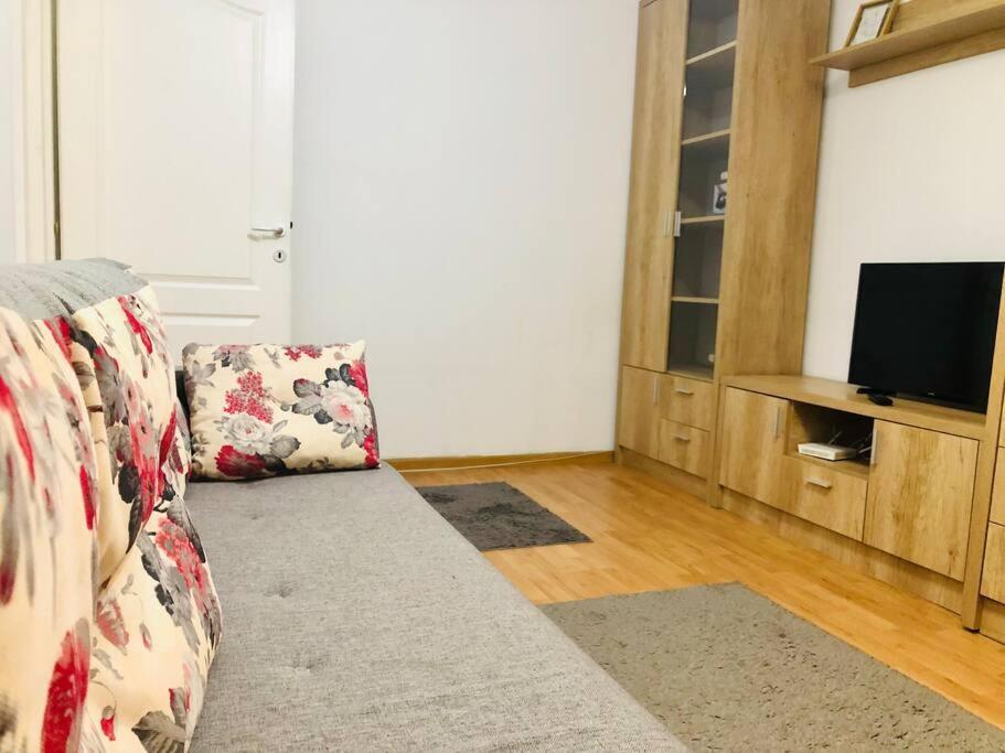 Apt Near Spitalul Judetean, Need Lr14 *