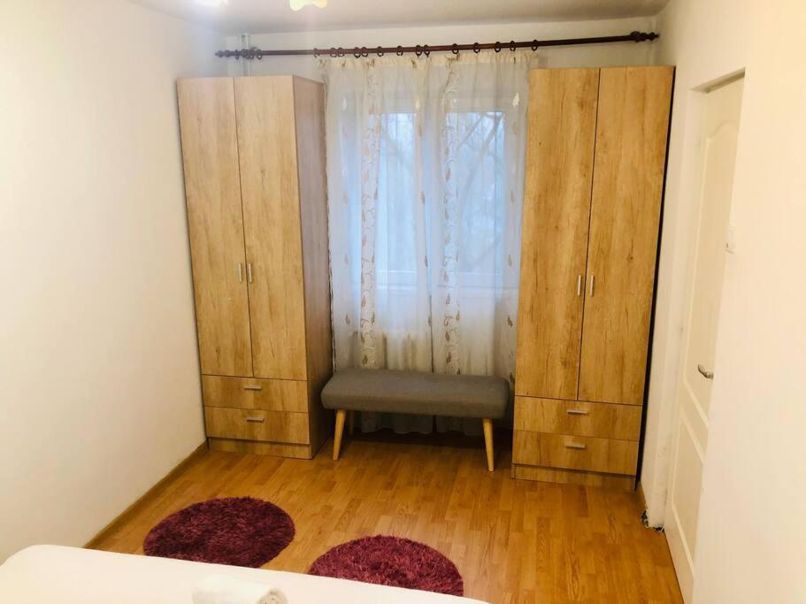 Apartment Apt Near Spitalul Judetean, Need Lr14 *